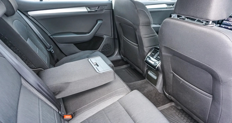 Skoda Superb cena 79900 przebieg: 135338, rok produkcji 2019 z Moryń małe 92
